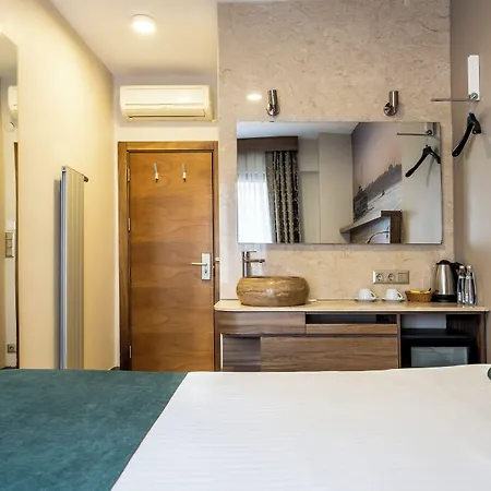 The Pera Hotell 3*
